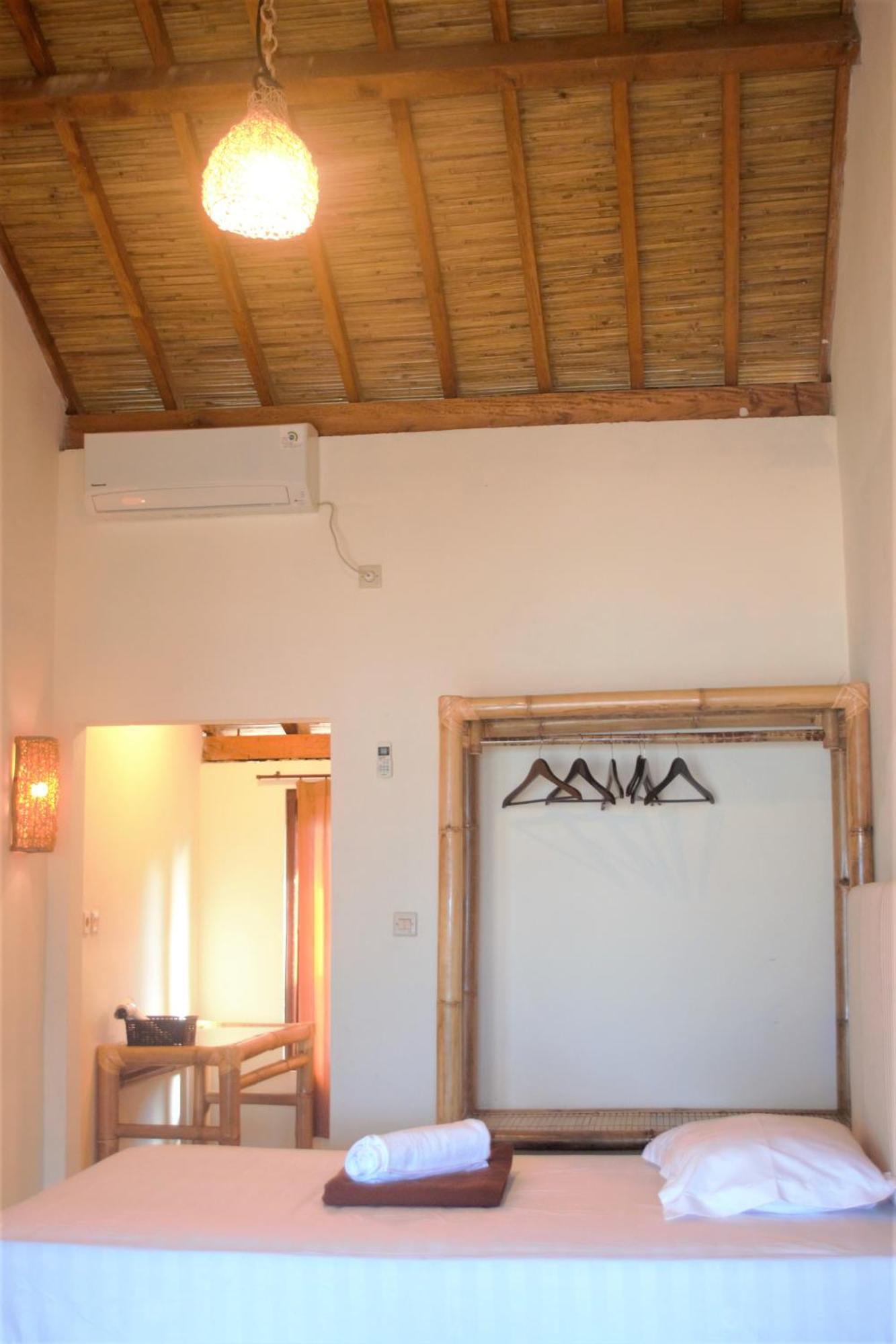 Alden Beach House Sekotong Exterior photo