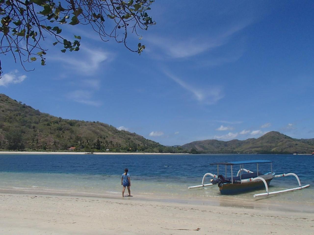 Alden Beach House Sekotong Exterior photo